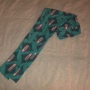 Y’all and curvy lularoe leggings